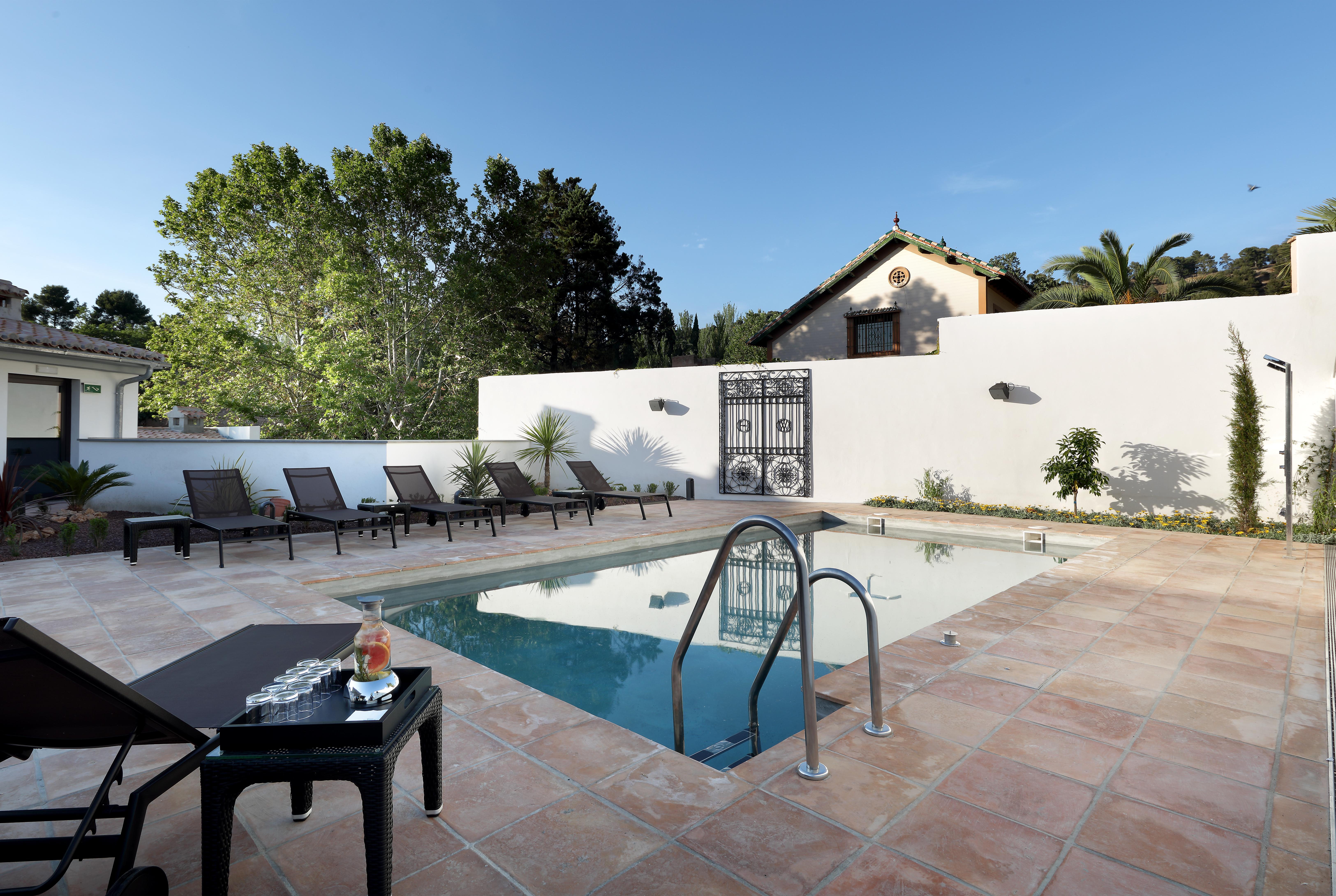 فندق يوروستارز واشنجتون إيرفينج غرناطة المظهر الخارجي الصورة Villa's swimming pool