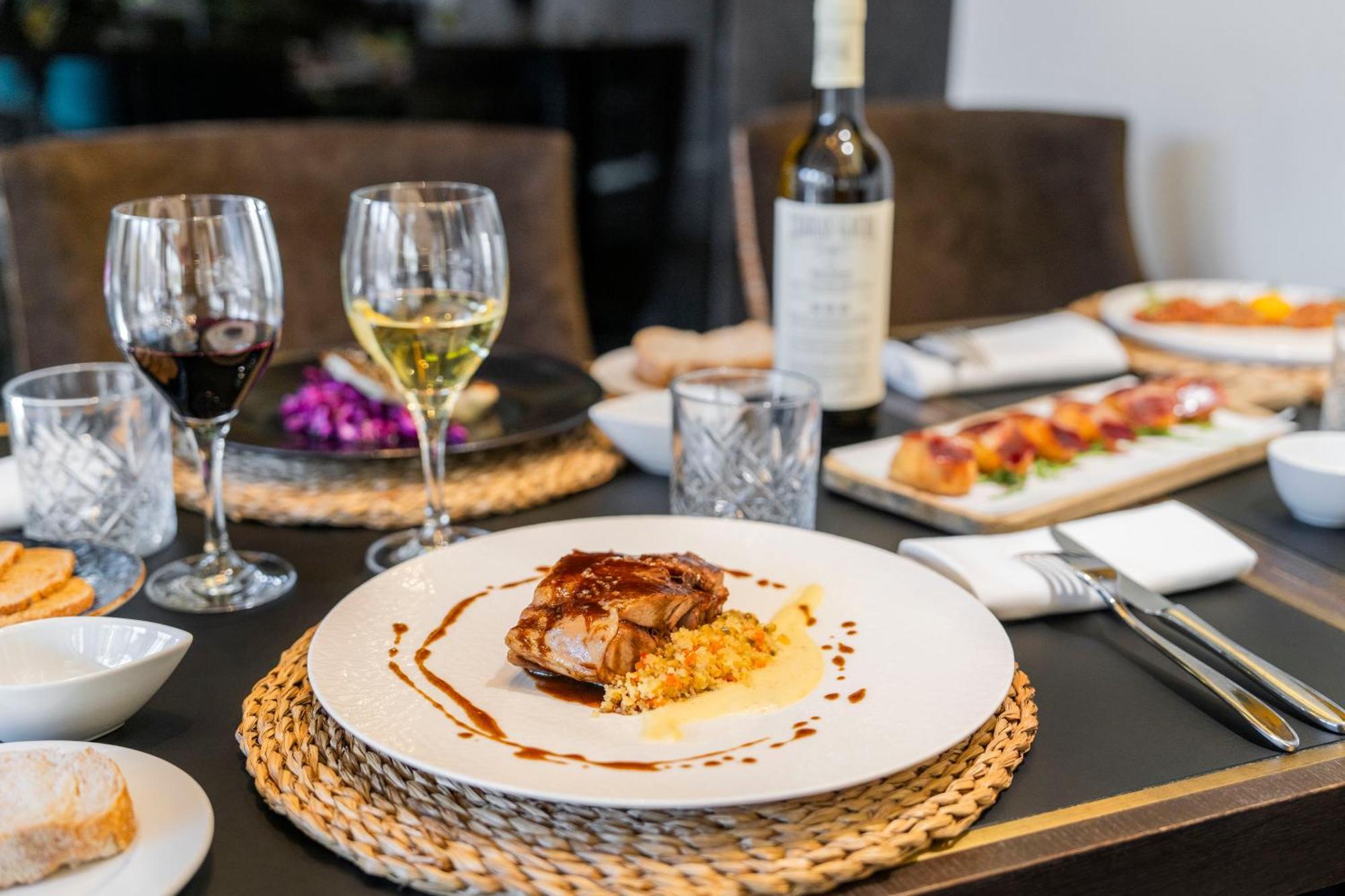 فندق يوروستارز واشنجتون إيرفينج غرناطة المظهر الخارجي الصورة A meal at the restaurant